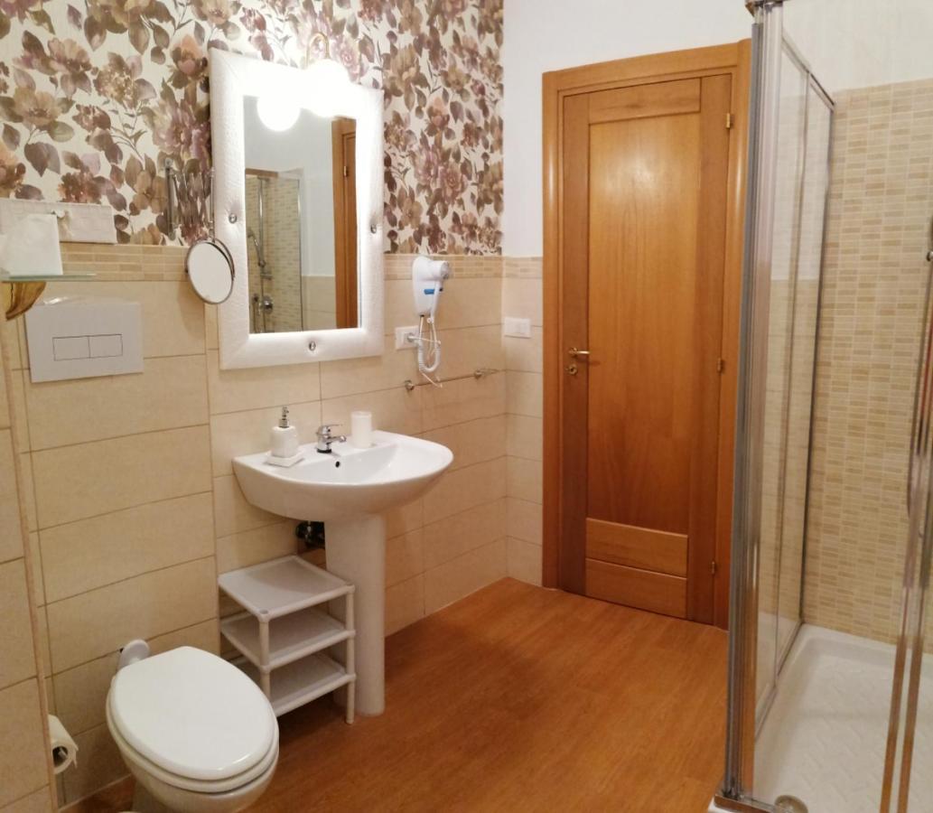 B&B Abatjour - Ambiente Sanificato - Test Antilegionella Assolto Foggia Eksteriør billede